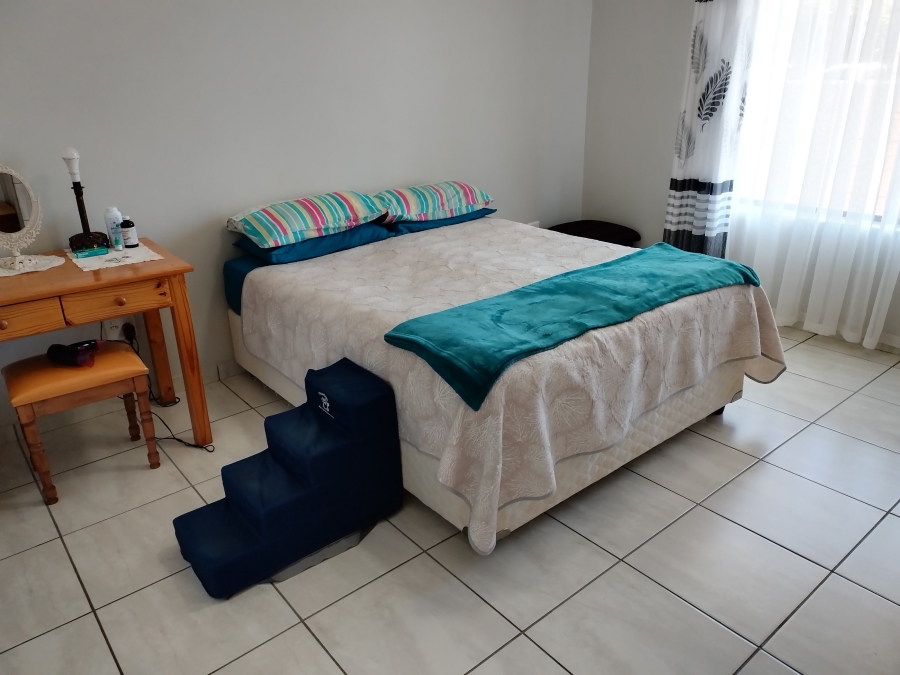 3 Bedroom Property for Sale in Wavecrest Eastern Cape